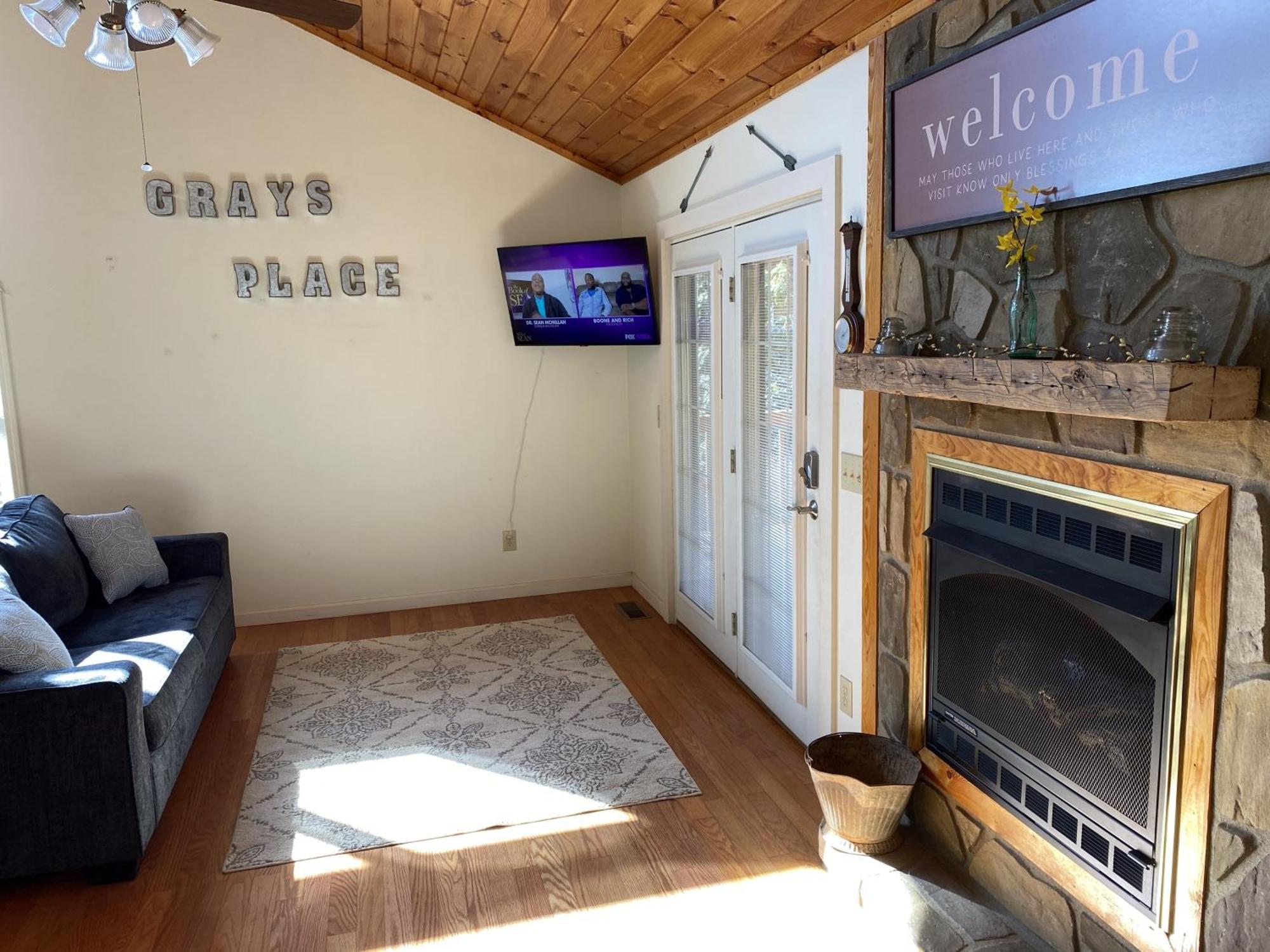 Gray'S Place On Cosby Creek - 2 Bedrooms, 2 Baths, Sleeps 6 Home Εξωτερικό φωτογραφία